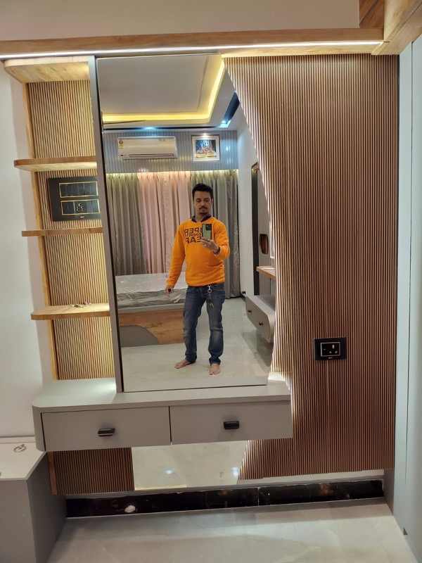 Compact study and wardrobe unit with open shelves